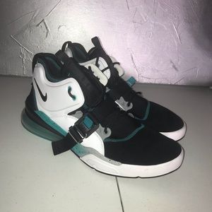 Nike Air Force 270